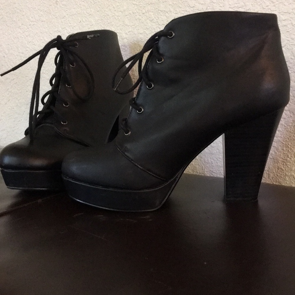 Black heeled boots
